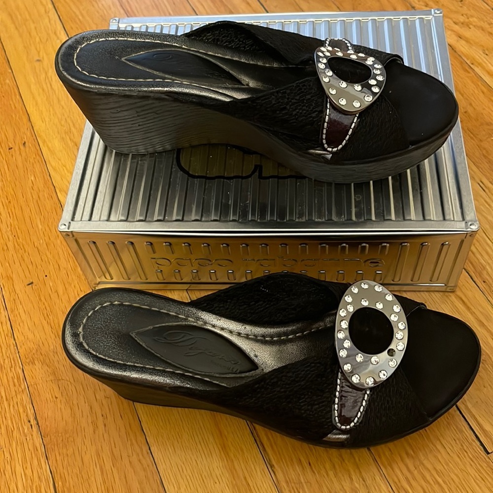 Women’s casual wedge by Dezario. - Picture 4 of 7